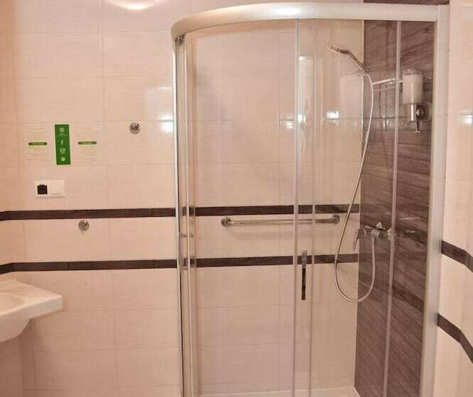 اتاق استاندارد یک نفره, Nekla