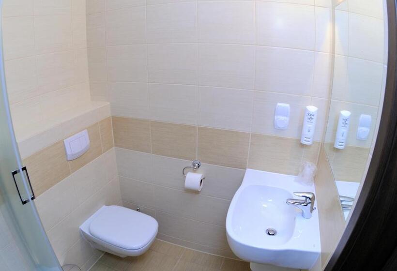 اتاق استاندارد یک نفره, Nekla