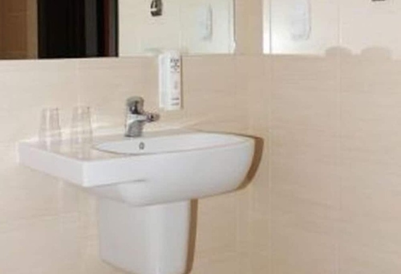 اتاق استاندارد, Nekla