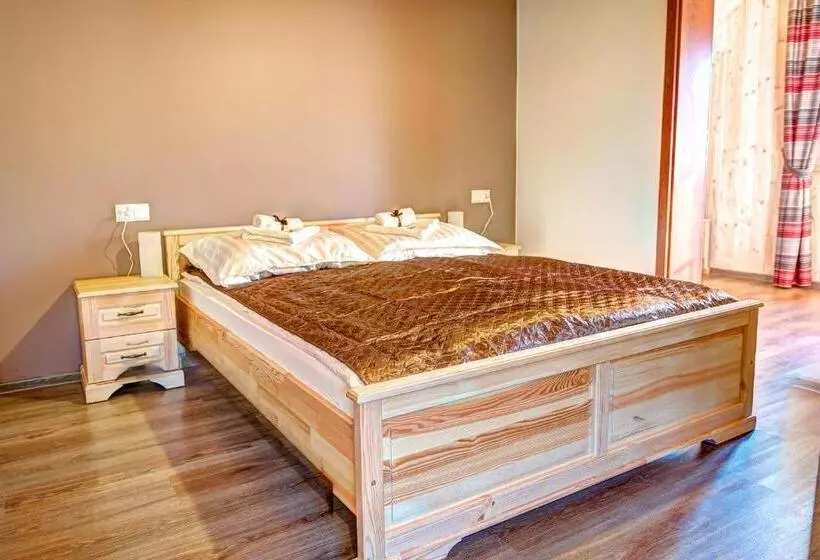 استودیو خانوادگی, Noclegi Styrnol & Spa