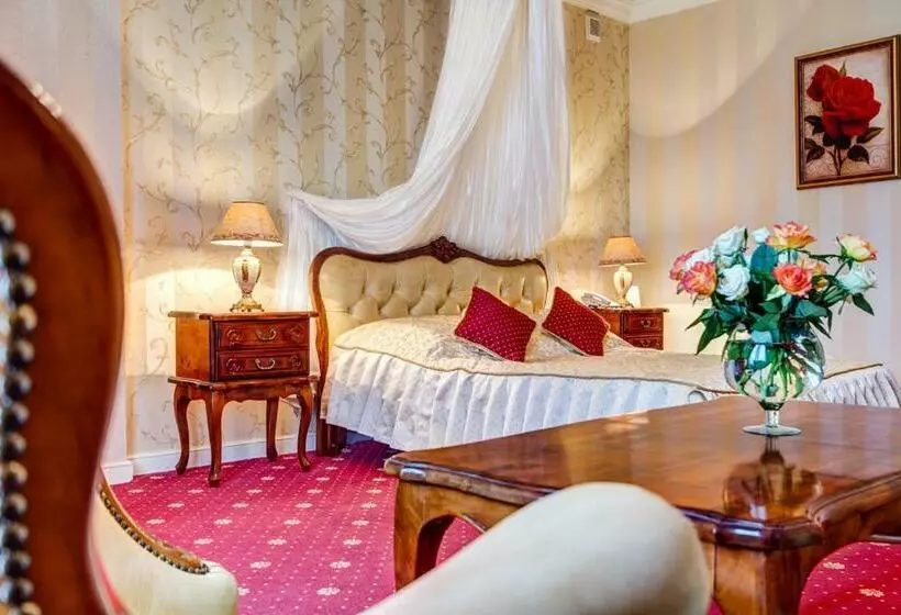 سوییت, Pałacyk Otrębusy Business & Spa
