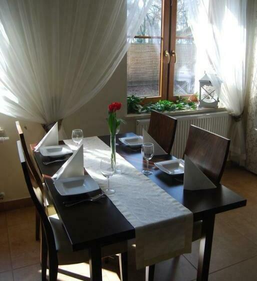 غرفة قياسية فردية, Restauracja Cztery Pory Roku