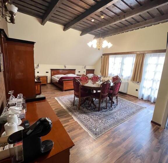 اتاق خانوادگی, Strk