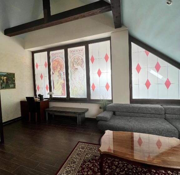 اتاق کلاسیک چهارنفره, Strk