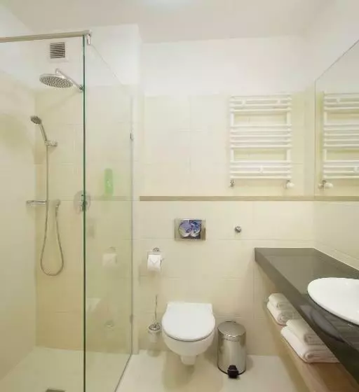ファミリーステューディオ, Tristan Hotel & Spa