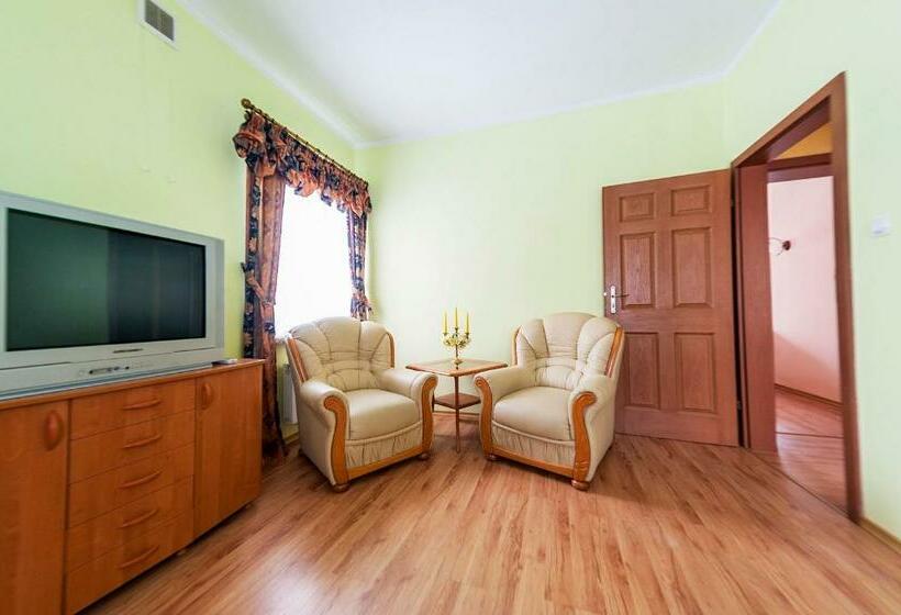 2ベッドルームアパートメント, Uroczysko