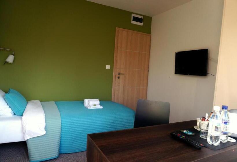 اتاق استاندارد یک تخته با بالکن, Villa Modlin Airport