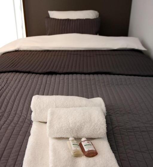 اتاق استاندارد سه نفره, Villa Modlin Airport