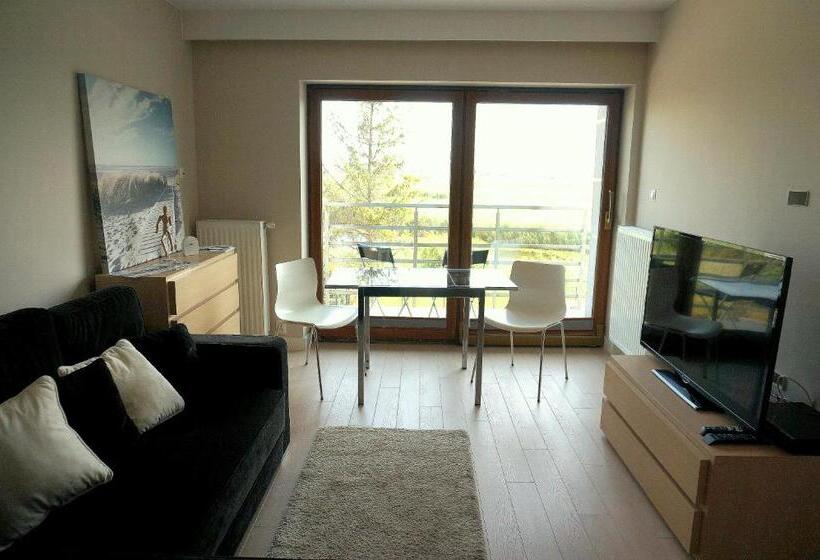 Suite with lake view, Villa Modlin Airport