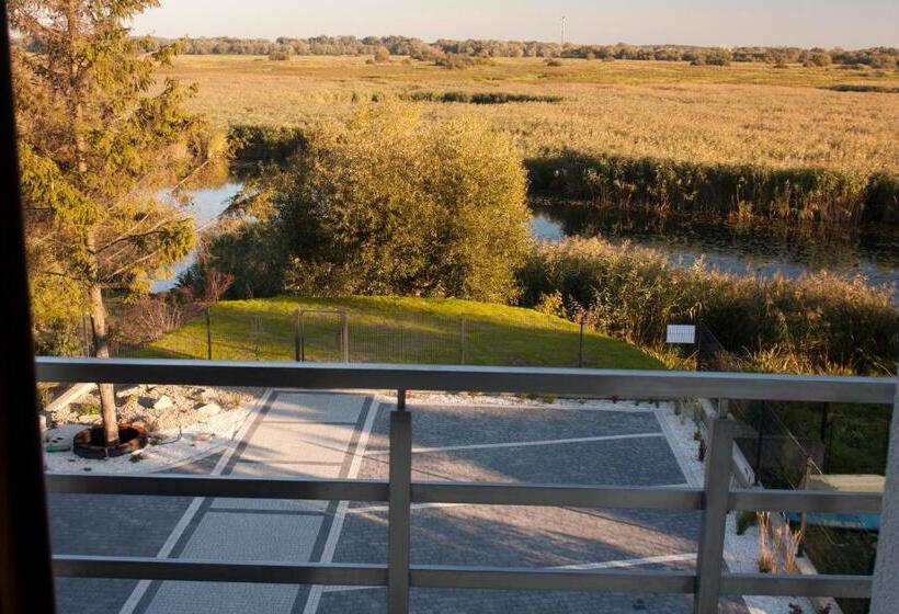 اتاق استاندارد با چشمانداز دریاچه, Villa Modlin Airport