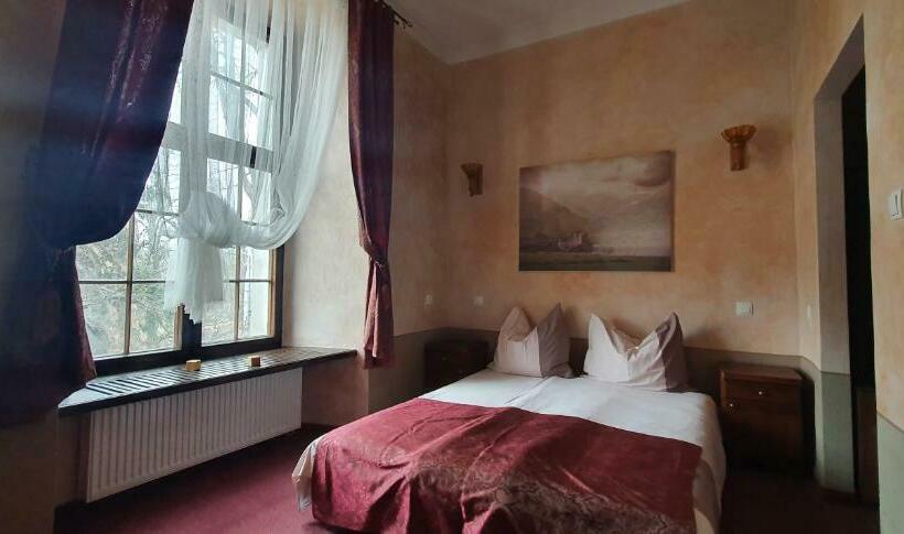 סוויטה, Zamek Międzylesie