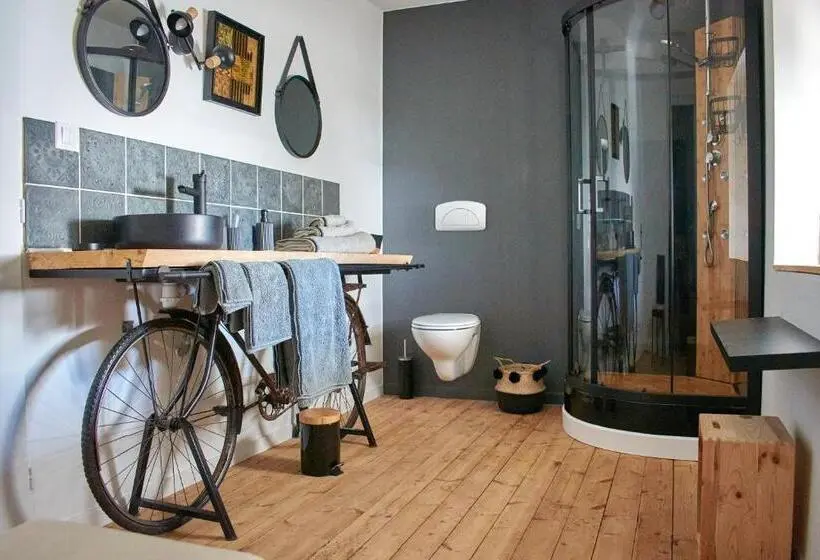 Perhehuone, Home Emoi