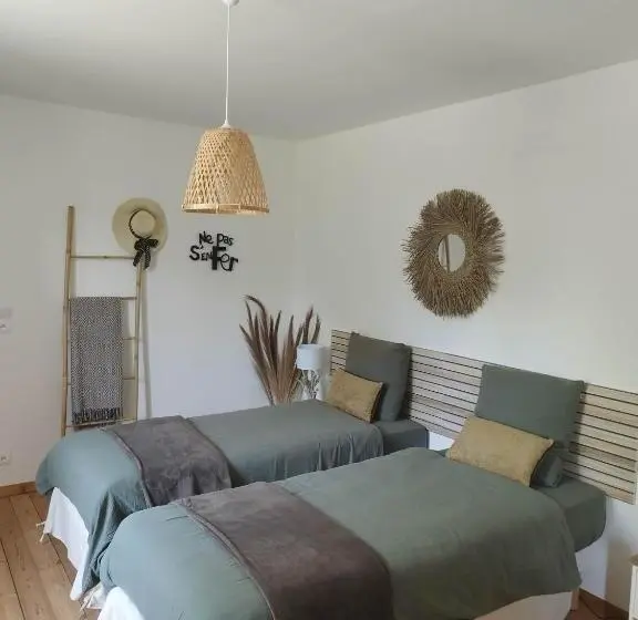 Perhehuone, Home Emoi