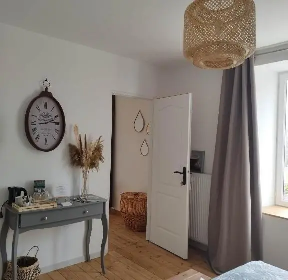 Perhehuone, Home Emoi