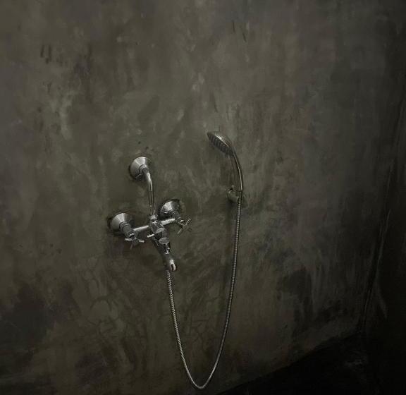 Casa 1 Quarto, Dancing Dugong