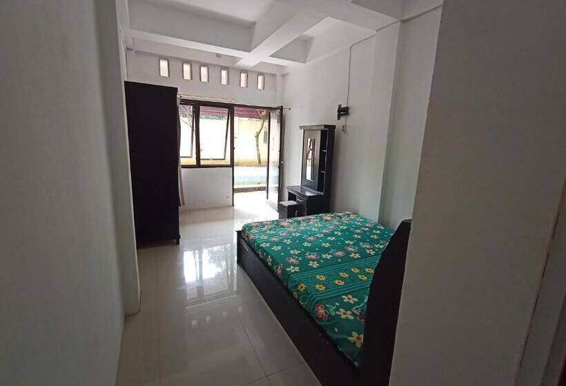 Номер Deluxe, Kost Salsabila Cisauk