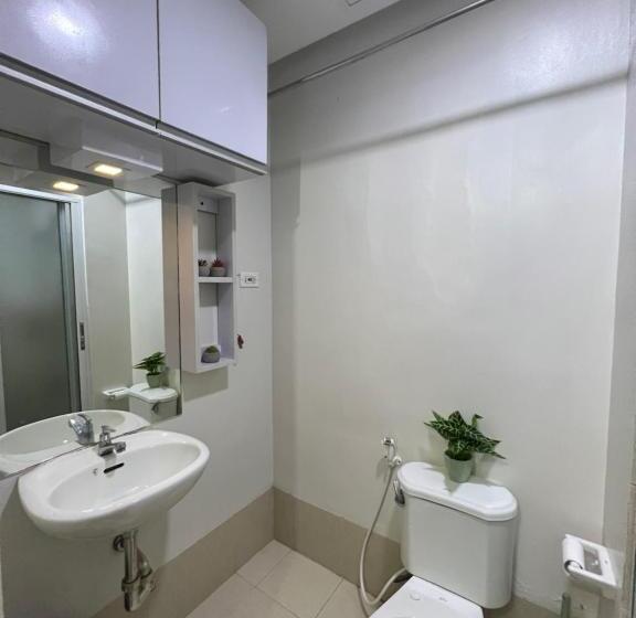 آپارتمان 1 خوابه با چشمانداز استخر, Trees Marias Affordable Staycation In Quezon City