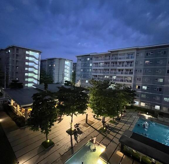 آپارتمان 1 خوابه با چشمانداز استخر, Trees Marias Affordable Staycation In Quezon City