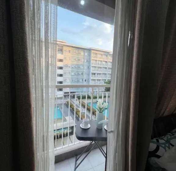 Huoneisto 1 Makuuhuone Allasnäkymä, Trees Marias Affordable Staycation In Quezon City