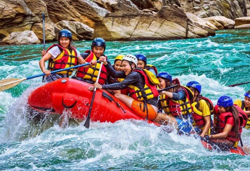 اتاق لوکس با بالکن, River Beach Resort Trishuli