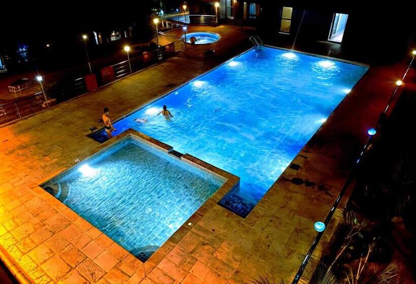 اتاق لوکس با بالکن, River Beach Resort Trishuli