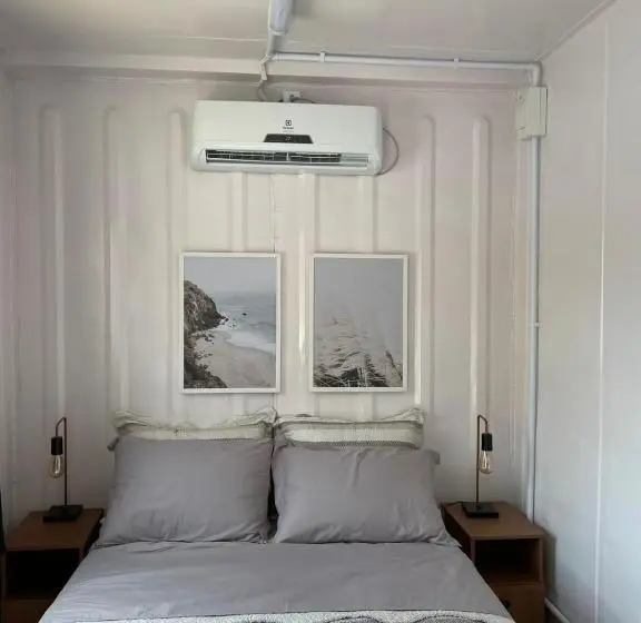 バルコニー付スイート, Container Guest House