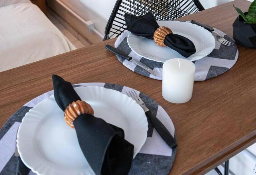 발코니가 있는 스위트, Container Guest House