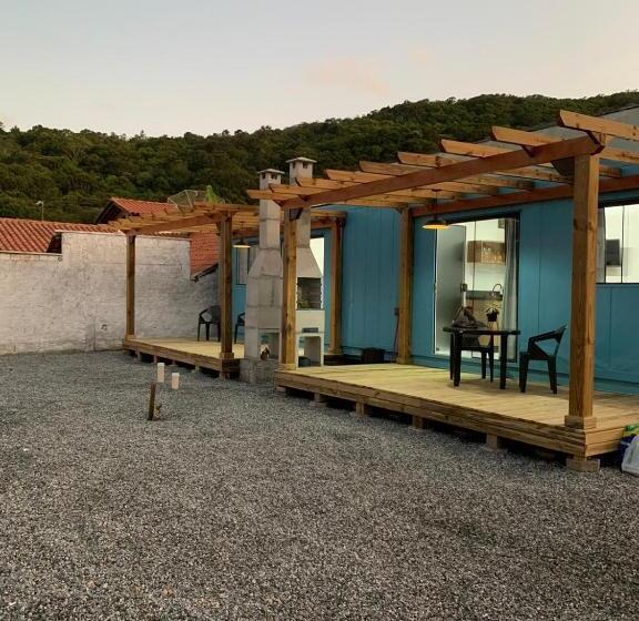 발코니가 있는 스위트, Container Guest House