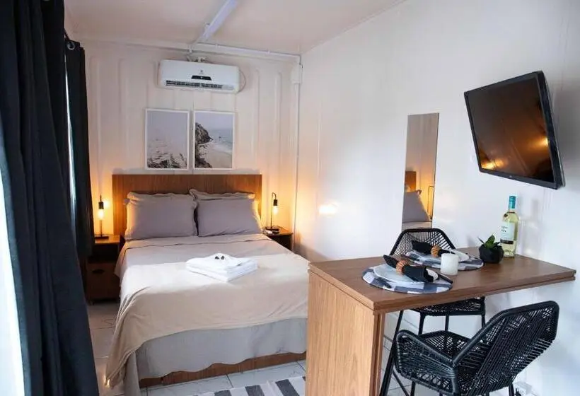 バルコニー付スイート, Container Guest House