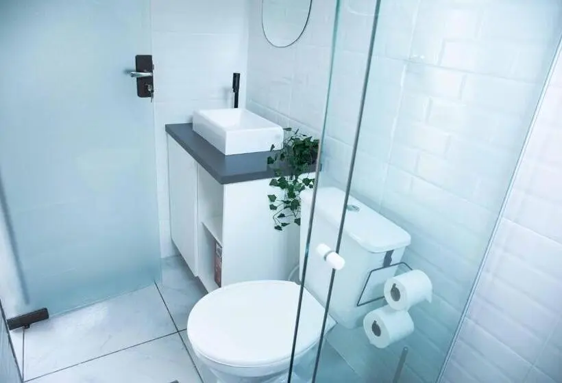 スイート, Container Guest House