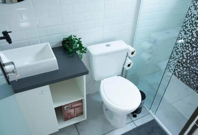 スイート, Container Guest House