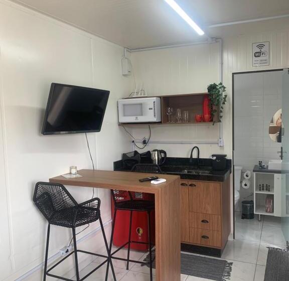 스위트, Container Guest House