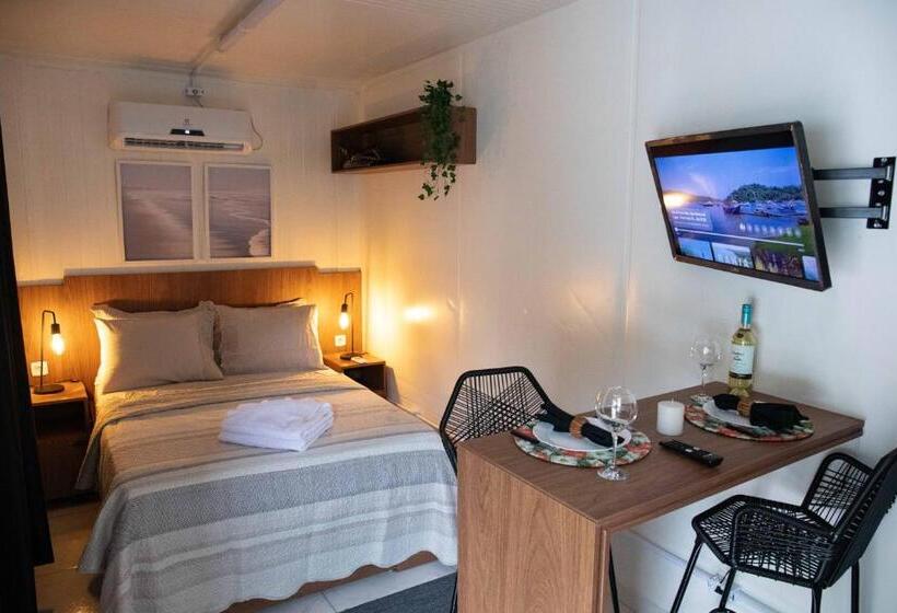 발코니가 있는 스위트, Container Guest House