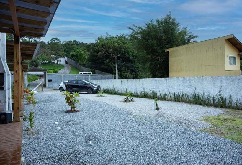 스위트, Container Guest House