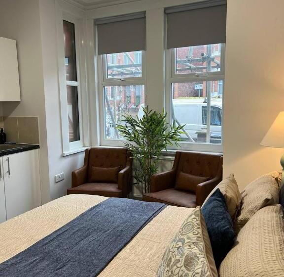 디럭스 룸, Whimsical Land