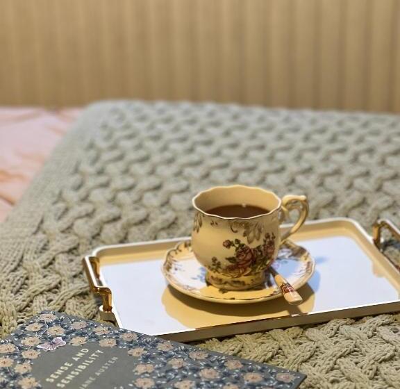 스탠다드 스튜디오 정원 전망, Whimsical Land