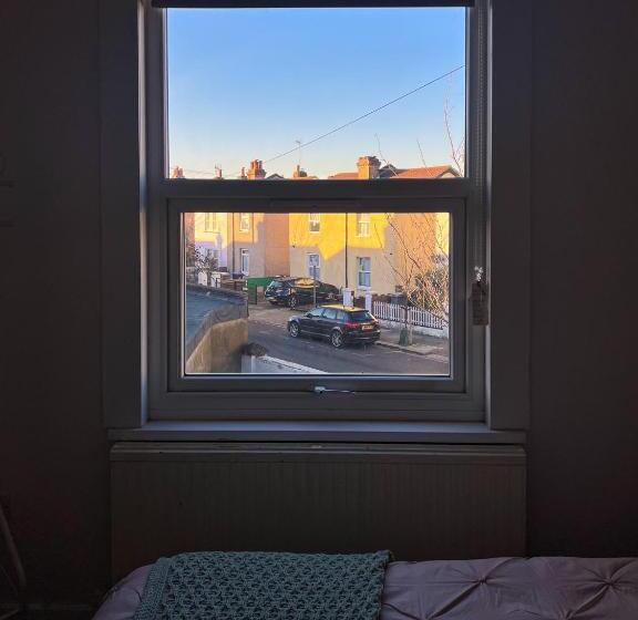 스탠다드 스튜디오 정원 전망, Whimsical Land