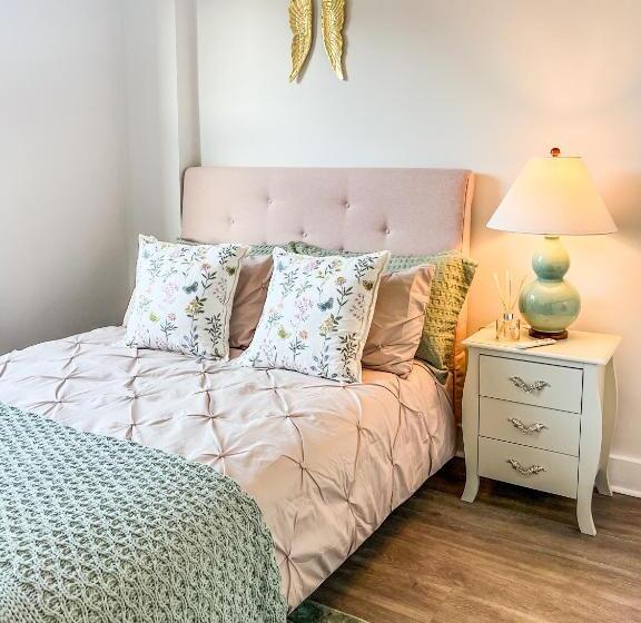 스탠다드 스튜디오 정원 전망, Whimsical Land