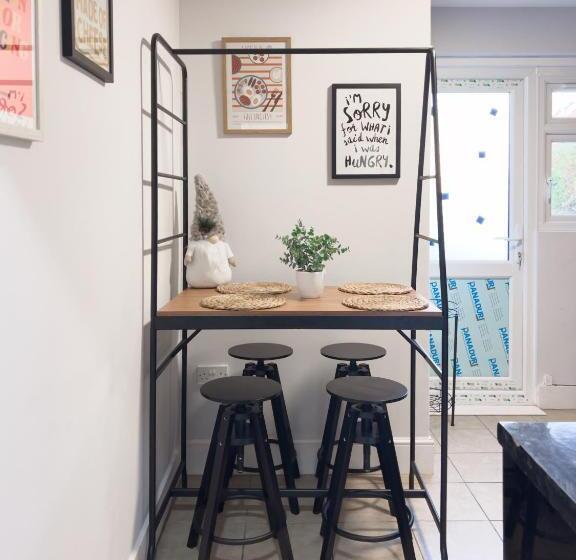 스탠다드 스튜디오 정원 전망, Whimsical Land