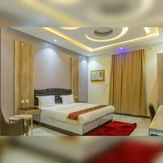 إستديو عائلى, شقق روز شروره للشقق المخدومة