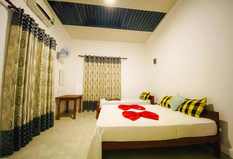 디럭스 트리플 룸, Happy Resort Yala