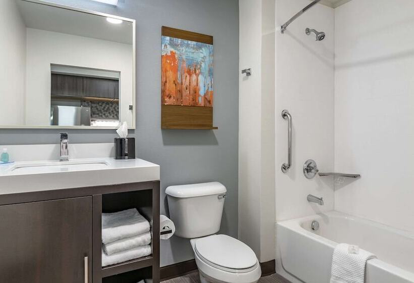 جناح, Mainstay Suites Milwaukee Franklin