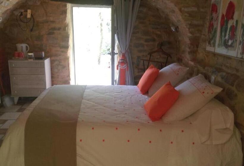 غرفة قياسية مطلّة علي الحديقة, Chambre Cévennole