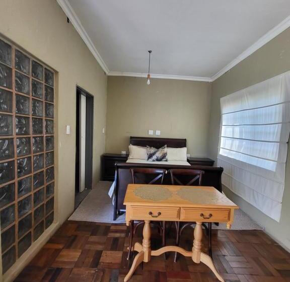 اتاق استاندارد با بالکن, The Signature Venue And Guesthouse