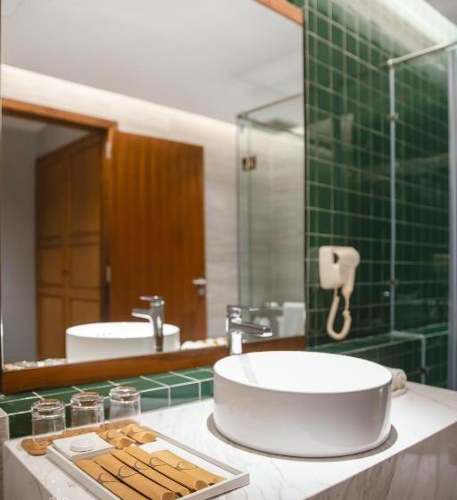 سوییت خانوادگی, Hadana Boutique