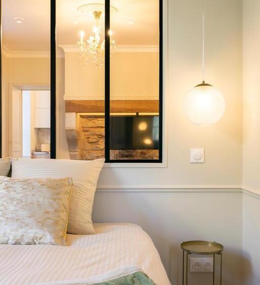 דירת חדר בקומת קרקע, Château De Souhy