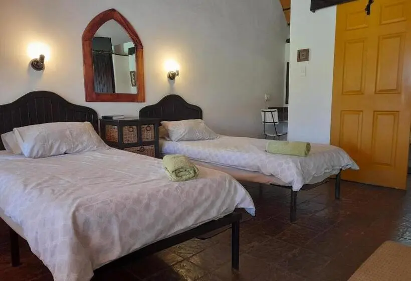 اتاق استاندارد با چشم‌انداز باغ, Lion S Den Guesthouse Otjiwarongo
