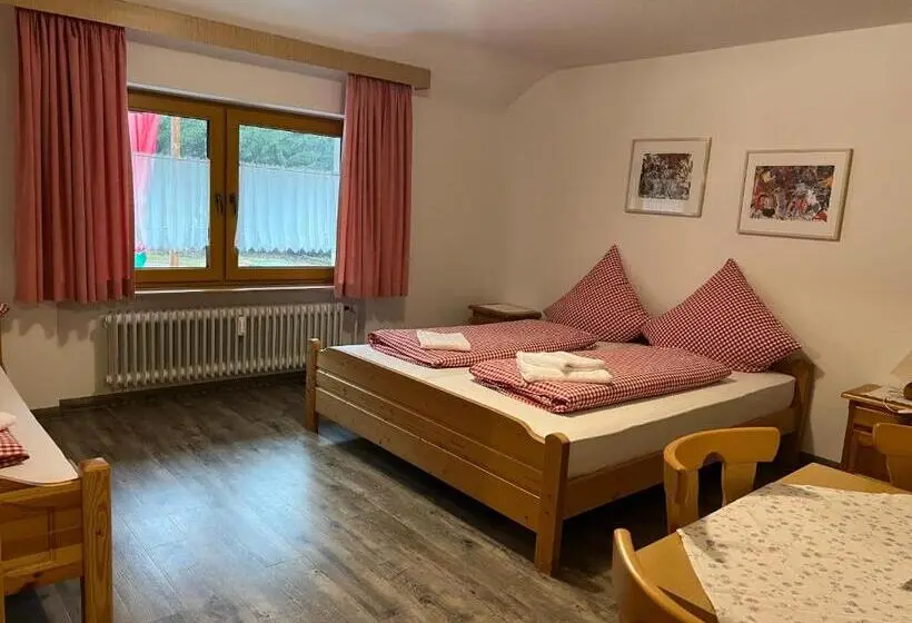 Perhehuone, Naturfreundehaus Brend