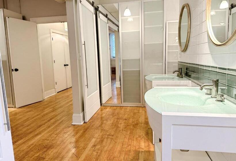 آپارتمان 2 خوابه, The Historic Lyric Presidential Suite