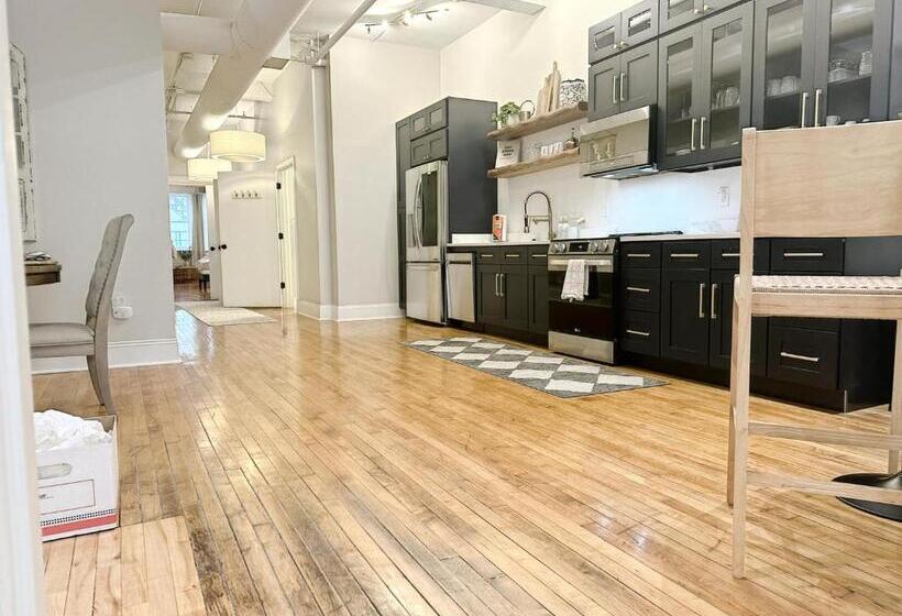 آپارتمان 2 خوابه, The Historic Lyric Presidential Suite